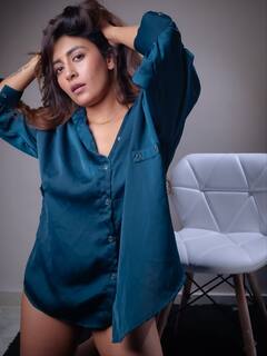 Jinal Joshi Photo: જીનલ જોશીએ કેમેરા સામે બતાવી કાતિલ અદા, જુઓ અભિનેત્રીનો બિંદાસ્ત અંદાજ