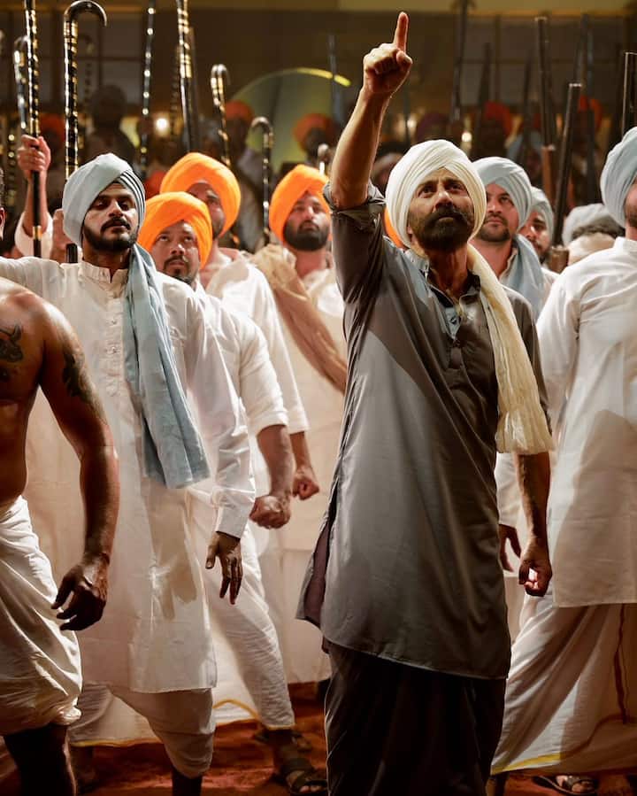 While Sunny Deol will return to theaters in 2027 with the sequel of his hit film 'Jat', in 2028 her blockbuster film 'Gadar 3' can also come to break all the records at the box office.