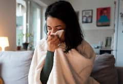 Viral Flu Symptoms: वायरल फ्लू का बढ़ रहा है अटैक, इन लक्षणों को गलती से भी न करें नजरअंदाज