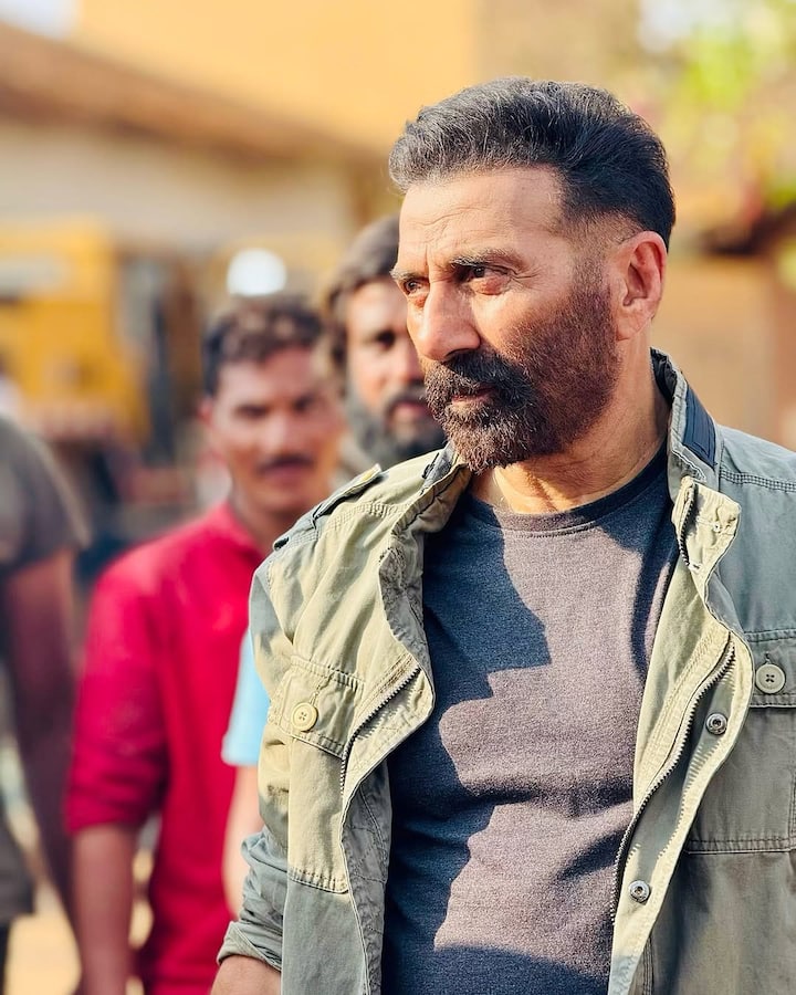 आपको बता दें, इस साल एक्टर की और कोई भी बड़ी फिल्म रिलीज नहीं होगी लेकिन 2026, 2027 और 2028 तक उनके पास कई बड़े प्रोजेक्ट्स लाइन आप किए हुए हैं. आइए एक-एक कर जानते हैं सनी देओल की अपकमिंग फिल्मों के बारे में.