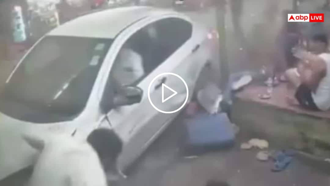 Video: मौत कभी भी धमक सकती है! चाय की चुस्की ले रहे लोगों को कार ने कुचला, हादसा CCTV में कैद In West Bengal Kolkata A speeding car hit five people the accident was captured on CCTV watch viral video Video: मौत कभी भी धमक सकती है! चाय की चुस्की ले रहे लोगों को कार ने कुचला, हादसा CCTV में कैद