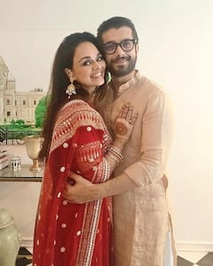 शरद मल्होत्रा की वाइफ की 10 तस्वीरें, Ex गर्लफ्रेंड दिव्यांका त्रिपाठी से भी ज्यादा है खूबसूरत और ग्लैमरस