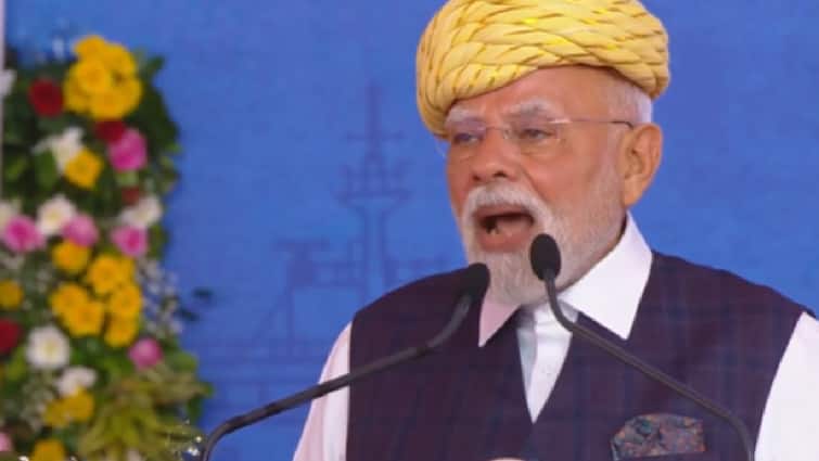 PM Modi Unveils Rs 34,200 Crore Gujarat Projects, Says ‘Our Biggest Enemy Is Dependence’