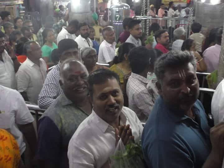 கரூர் கல்யாண பசுபதீஸ்வரர் ஆலயத்தில் புரட்டாசி பிரதோஷம்: நந்திக்கு விசேஷ அபிஷேகம்