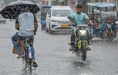 Weather Forecast: মুহূর্তে আবহাওয়ার বদল, ঘনিয়ে আসছে শক্তিশালী ঘূর্ণাবর্ত! তুমুল বৃষ্টিতে ভাসবে পুজোর এই দিনগুলি!