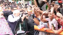 गुजरात: रोड शो में बच्चे ने प्रधानमंत्री मोदी को किया सैल्यूट, PM के जवाब देने पर बच्चे के रिएक्शन का वीडियो वायरल