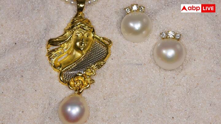 అందుకే ఆభరణాలు తయారు చేయడానికి 22 క్యారెట్ల బంగారం ఉపయోగిస్తారు. ఇందులో 91.6% బంగారం, 8.4% వెండి, రాగి లేదా పల్లాడియం ఉంటుంది.