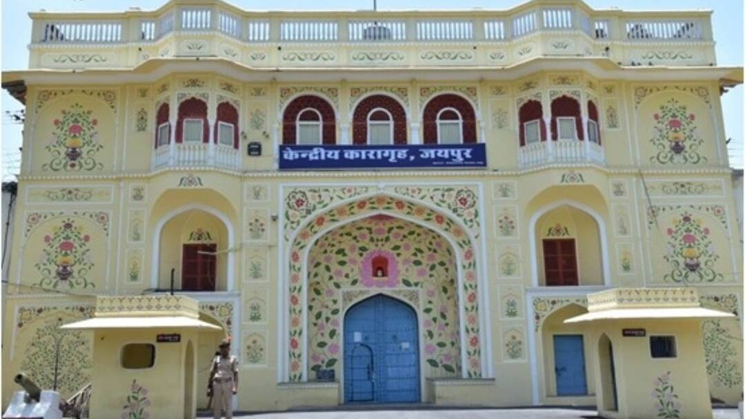 Rajasthan: जयपुर सेंट्रल जेल से दो कैदी फिल्मी अंदाज में फरार, सुरक्षा व्यवस्था पर उठे सवाल jaipur central jail two prisoners escape by climbing wall with water pipe security lapse raised ann Rajasthan: जयपुर सेंट्रल जेल से दो कैदी फिल्मी अंदाज में फरार, सुरक्षा व्यवस्था पर उठे सवाल