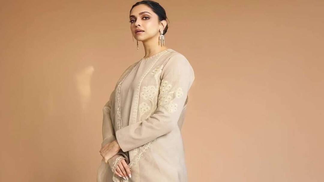 Deepika Padukone: 'కల్కి' సీక్వెల్ నుంచి తీసేశాక దీపికా ఫస్ట్ పోస్ట్ - షారుక్ మూవీ కోసం ప్రభాస్ సినిమా వదులుకున్నారా? Deepika padukone shares emotional post about 6th colloboration with shah rukh khan after exit from kalki 2898AD movie Deepika Padukone: 'కల్కి' సీక్వెల్ నుంచి తీసేశాక దీపికా ఫస్ట్ పోస్ట్ - షారుక్ మూవీ కోసం ప్రభాస్ సినిమా వదులుకున్నారా?