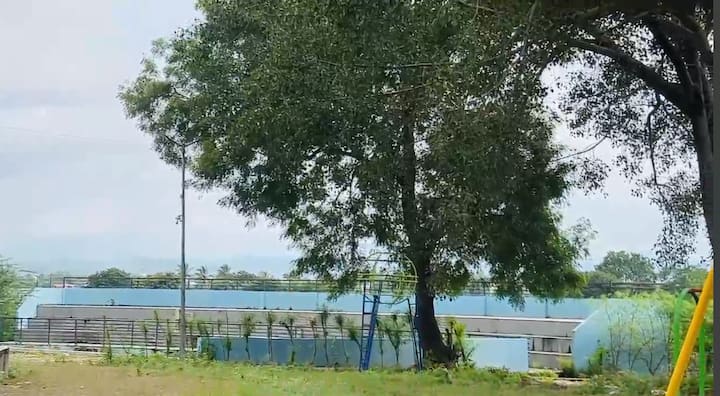 स्थानिक नागरिकांमध्येही या विषयावर चर्चा रंगू लागली आहे. सावरकर उद्यानाचं काम वर्षानुवर्षं रखडत असताना अचानक ‘नमो उद्यान’ प्रकल्पासाठी निधी मिळाल्यानं लोकांमध्ये संभ्रम निर्माण झालेला आहे.