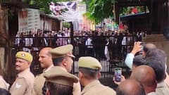 वाराणसी में पुलिस बनाम वकील विवाद ने पकड़ा तूल, कोर्ट से सोशल मीडिया तक दोनों विभाग आमने-सामने