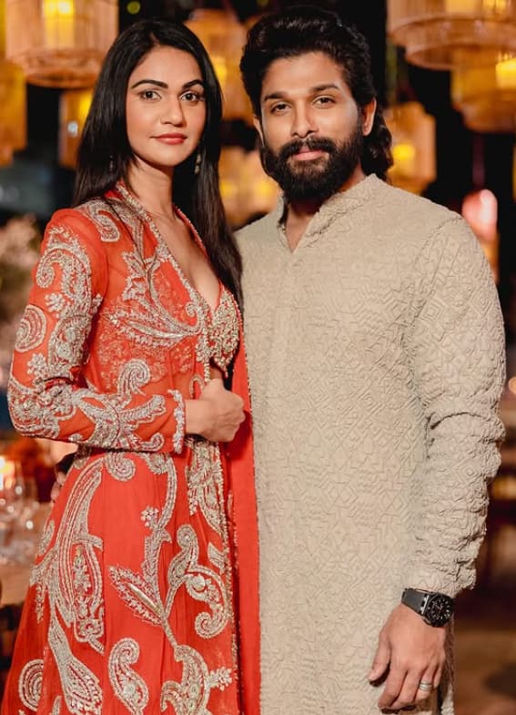 अल्लू अर्जुन की पत्नी स्नेहा हैदराबाद की एक प्रेस्टिजियस फैमिली से ताल्लुक रखती हैं. उनके पिता, कंचारला चंद्रशेखर रेड्डी, एक बिजनेसमैन हैं और तेलंगाना की राजधानी में एक एजुकेशनल इंस्टीट्टूय के प्रेसिडेंट भी हैं