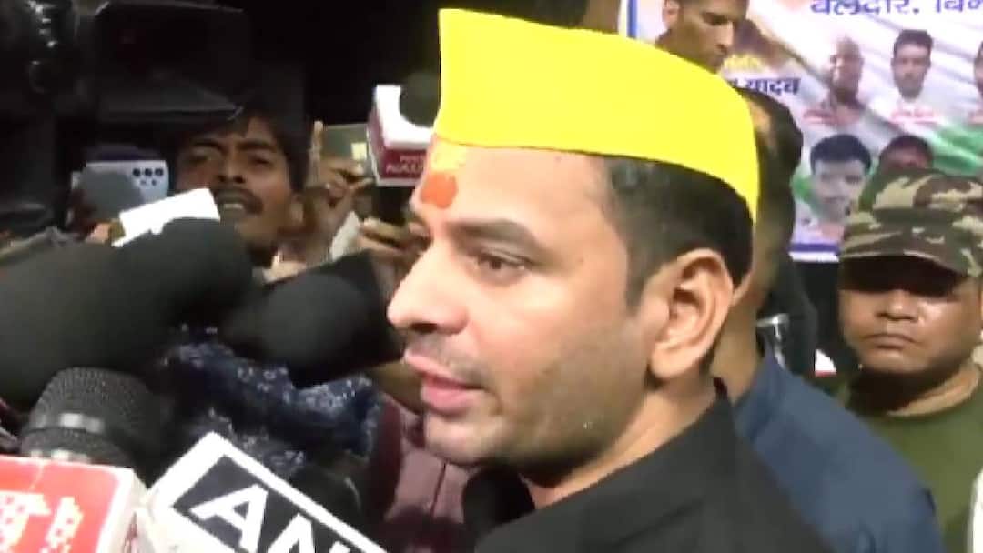 Bihar MLA Tej Pratap yadav came out in support of sister Rohini Acharya and targeted his opponents ann Tej Pratap Yadav: जो हमारी बहन का अपमान...', रोहिणी आचार्य के सपोर्ट में उतरे तेज प्रताप, गहरी हुई अपनों के बीच खाई!