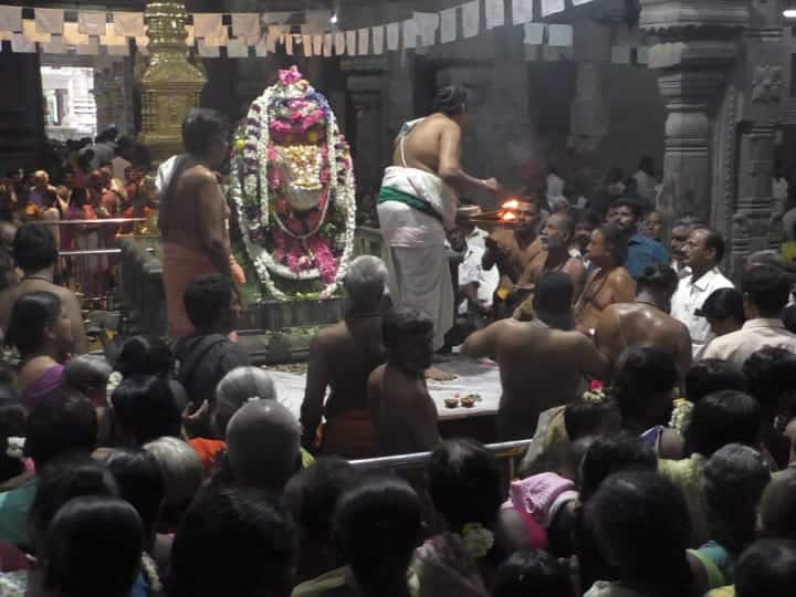 கரூர் கல்யாண பசுபதீஸ்வரர் ஆலயத்தில் புரட்டாசி பிரதோஷம்: நந்திக்கு விசேஷ அபிஷேகம்