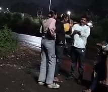Nashik Crime : अर्वाच्य भाषेत शिवीगाळ, कॉलर पकडून एकाला चोपलं, नाशिकमध्ये झिंगाट तरुणींचा धिंगाणा