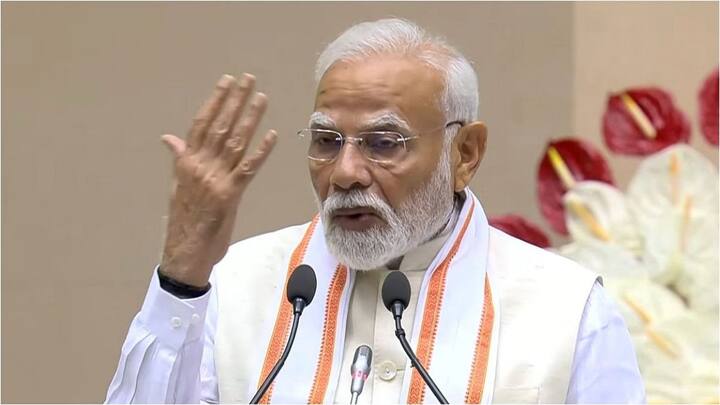 ऐसे में किसान बेसब्री से इंतजार कर रहे हैं कि सरकार किस तारीख को किस्त जारी करने वाली है. तो आपको बता दें सरकार की ओर से किस्त जारी करने की प्रोसेस तय समय पर होती है. सामान्य तौर पर हर चार महीने में एक किस्त किसानों के खाते में भेजी जाती है.