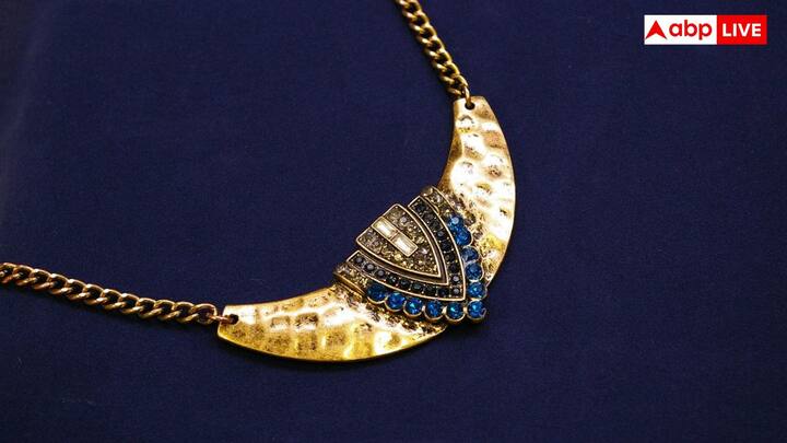 స్వచ్ఛమైన 24 క్యారెట్ల బంగారంతో చేసిన డిజైన్లు చాలా మృదువుగా ఉంటాయి. ఇందులో వివిధ లోహాలను కలిపి బంగారాన్ని సాగేలా చేయవచ్చు. దీనివల్ల సంక్లిష్టమైన డిజైన్ కూడా ఈజీ అవుతుంది.