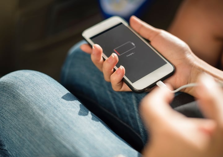 However, the original backup depends on the size and brightness of the screen, the power consumption of the processor, the use of 3G/3G network, background apps and gaming or video streaming. That is, it is not correct to estimate the battery backup just by looking at MaH.
