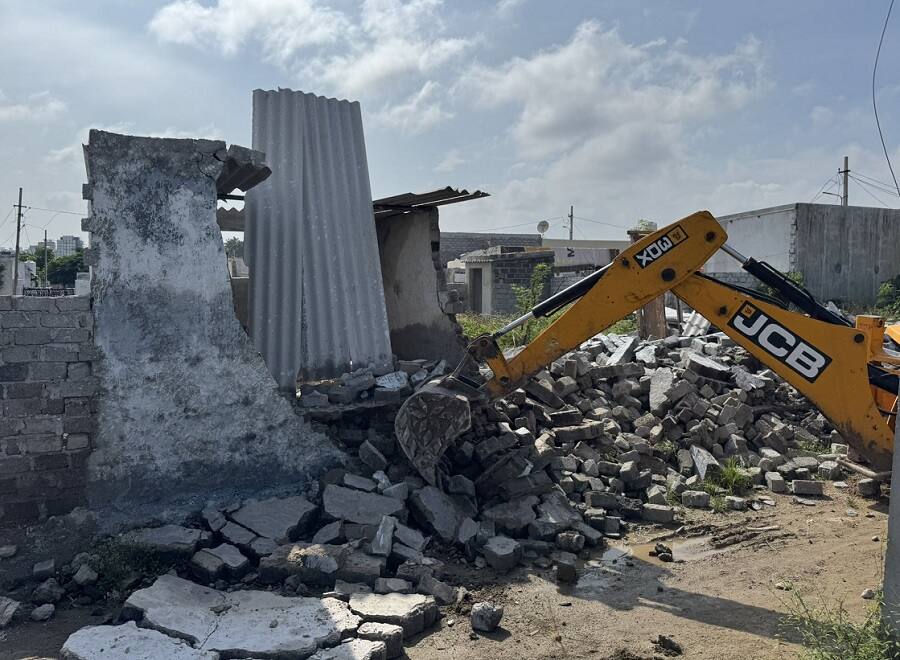 HYDRA Demolitions: 15 వేల కోట్ల ప్రభుత్వ భూమిని కాపాడుతున్న హైడ్రా, ఐటీ కారిడార్‌కు 10 కి.మీ దూరంలో కబ్జాలు