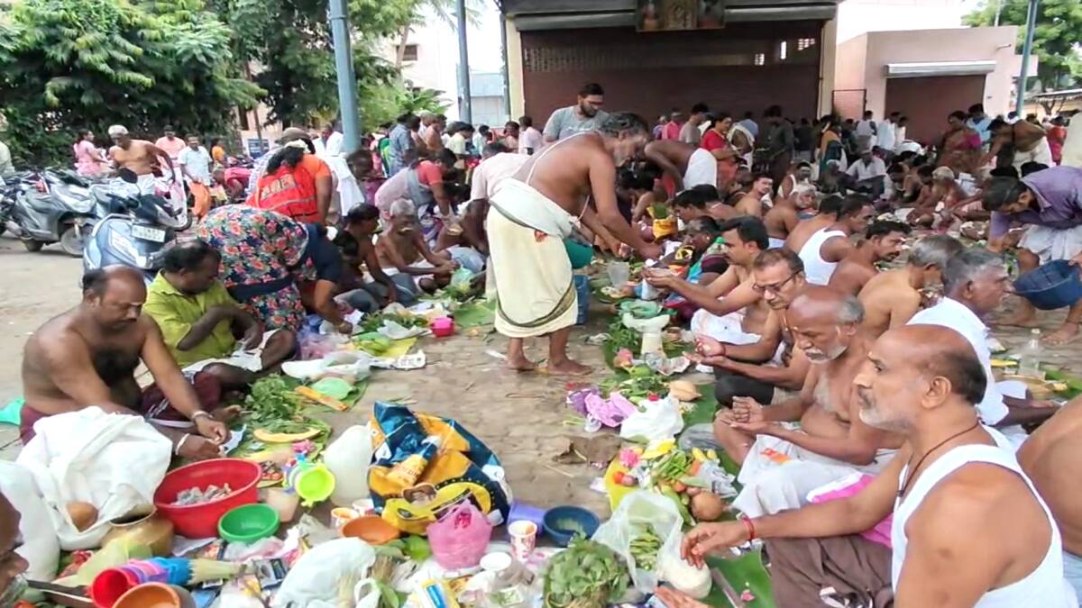 புரட்டாசி அமாவாசை: முன்னோர்களுக்கு தர்ப்பணம்! மயிலாடுதுறை காவிரி துலாக் கட்டத்தில் குவிந்த பக்தர்கள் - காரணம் என்ன?