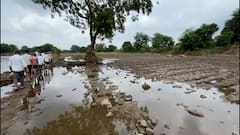 हातातोंडाशी आलेलं उभं पीक वाहून गेलं, बीड जिल्ह्यात अतिवृष्टीनं खरिपाच्या पिकांचं मोठं नुकसान; बळीराज्याच्या डोळ्यात अश्रू!