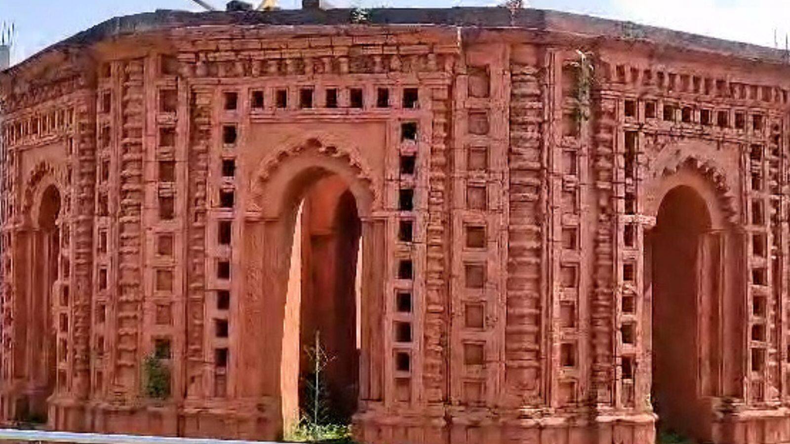 Durga Puja 2025: ক্ষুদিরামের নাম জড়িত এই রাজবাড়ির সঙ্গে , চলত বিপ্লবীদের প্রশিক্ষণ, ৪১৪ বছরের দুর্গাপুজো অম্বিকানগরে