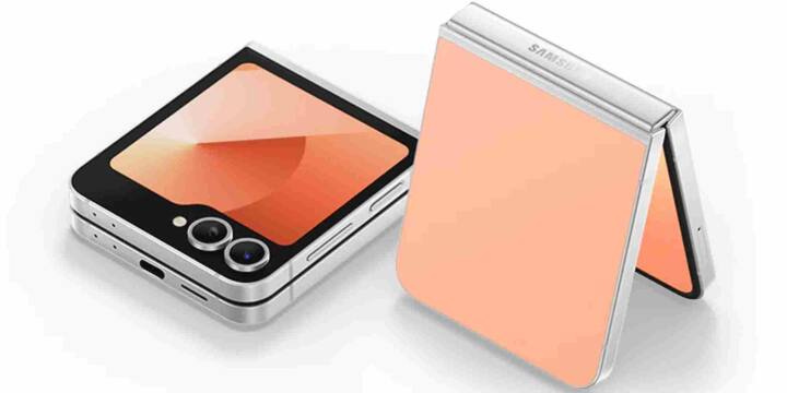 इसमें 6.7-इंच Dynamic AMOLED 2X, 120Hz रिफ्रेश रेट देता है. इसके अलावा 3.4-इंच Super AMOLED की कवर स्क्रीन भी है जो नोटिफिकेशन और क्विक ऐप्स के लिए परफेक्ट मानी जाती है. डिवाइस में Qualcomm Snapdragon 8 Gen 3 का प्रोसेसर दिया हुआ है. साथ ही इसमें 12GB RAM + 256GB इंटरनल स्टोरेज मौजूद है.