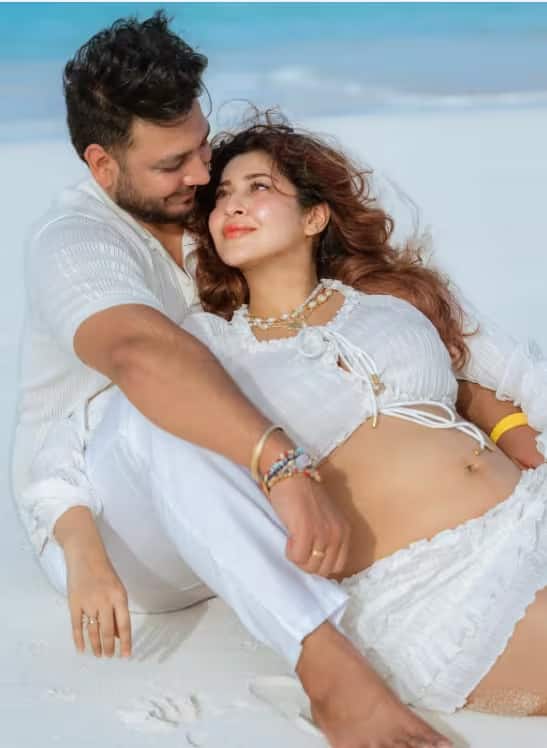इसी बीच हाल ही में एक्ट्रेस अपनी प्रेग्नेंसी की खबरों में आ गई हैं। 'देवों के देव महादेव' फेम सोनारिका भदौरिया ने सोशल मीडिया पर एक पोस्ट शेयर कर अपनी प्रेग्नेंसी की खबर दी है।