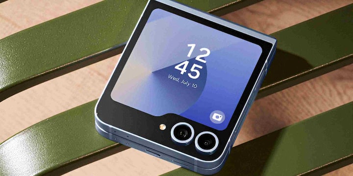 SBI क्रेडिट कार्ड EMI पर 5% इंस्टेंट डिस्काउंट (2,500 रुपये तक). HDFC बैंक पर 3,500 रुपये का फ्लैट इंस्टेंट डिस्काउंट (क्रेडिट/डेबिट कार्ड EMI – 6 महीने से ऊपर). HSBC बैंक पर 7.5% इंस्टेंट डिस्काउंट (3,500 रुपये तक). इन ऑफर्स के बाद इस फोन की इफेक्टिव कीमत 55,000 रुपये से भी कम हो जाती है.