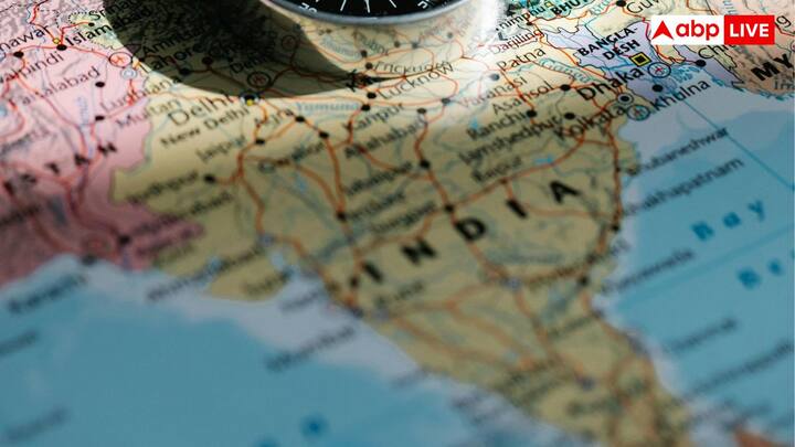 उत्तर प्रदेश में अब 18 डिवीजन में 75 जिले हैं जिनमें रायबरेली भी आता है.