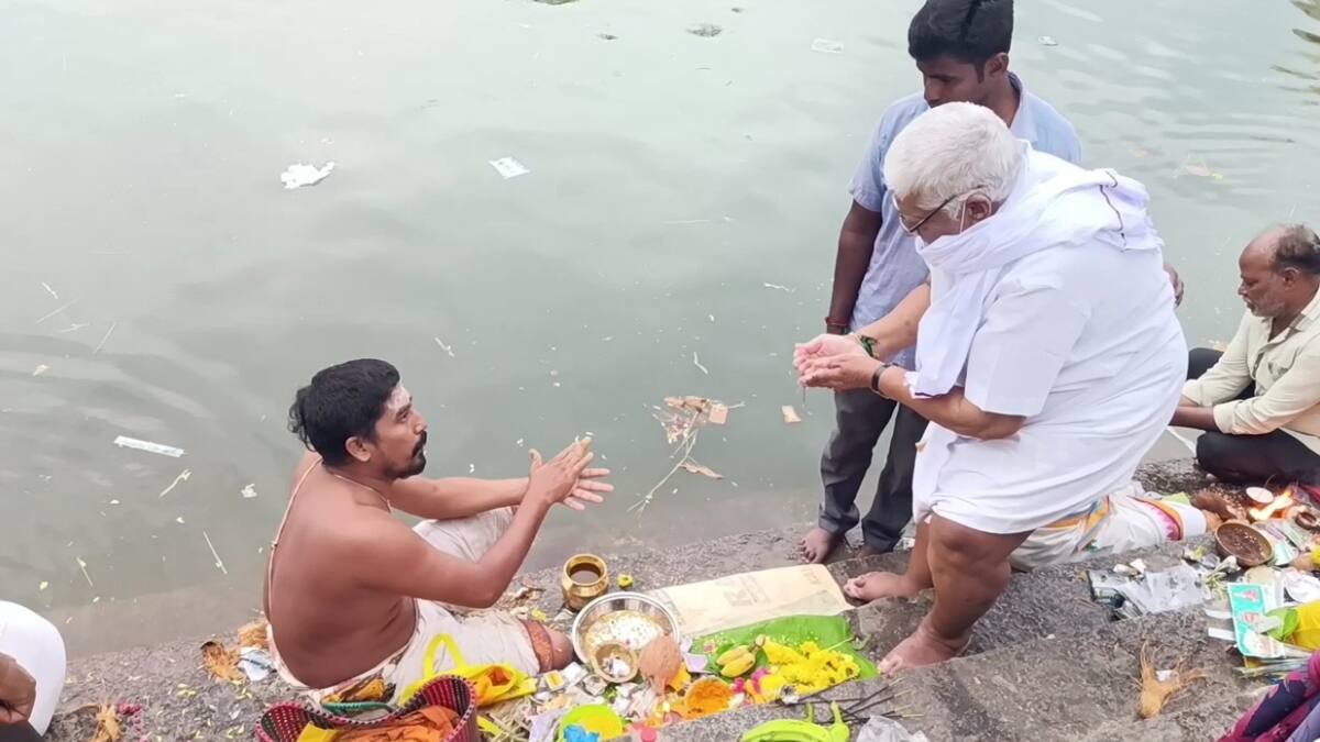 மகாளய அமாவாசை: காஞ்சிபுரத்தில் குவிந்த மக்கள்! முன்னோர்களுக்கு தர்ப்பணம் செய்து வழிபாடு! முக்கிய காரணம் என்ன?