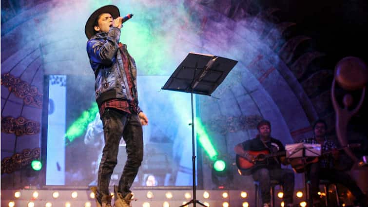 <div>Zubeen Garg's Mortal Remains Brought To Delhi, To Reach Guwahati Shortly</div>