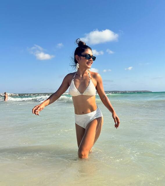 ઉતરનની સંસ્કારી વહુનો બોલ્ડ બિકીની અવતાર