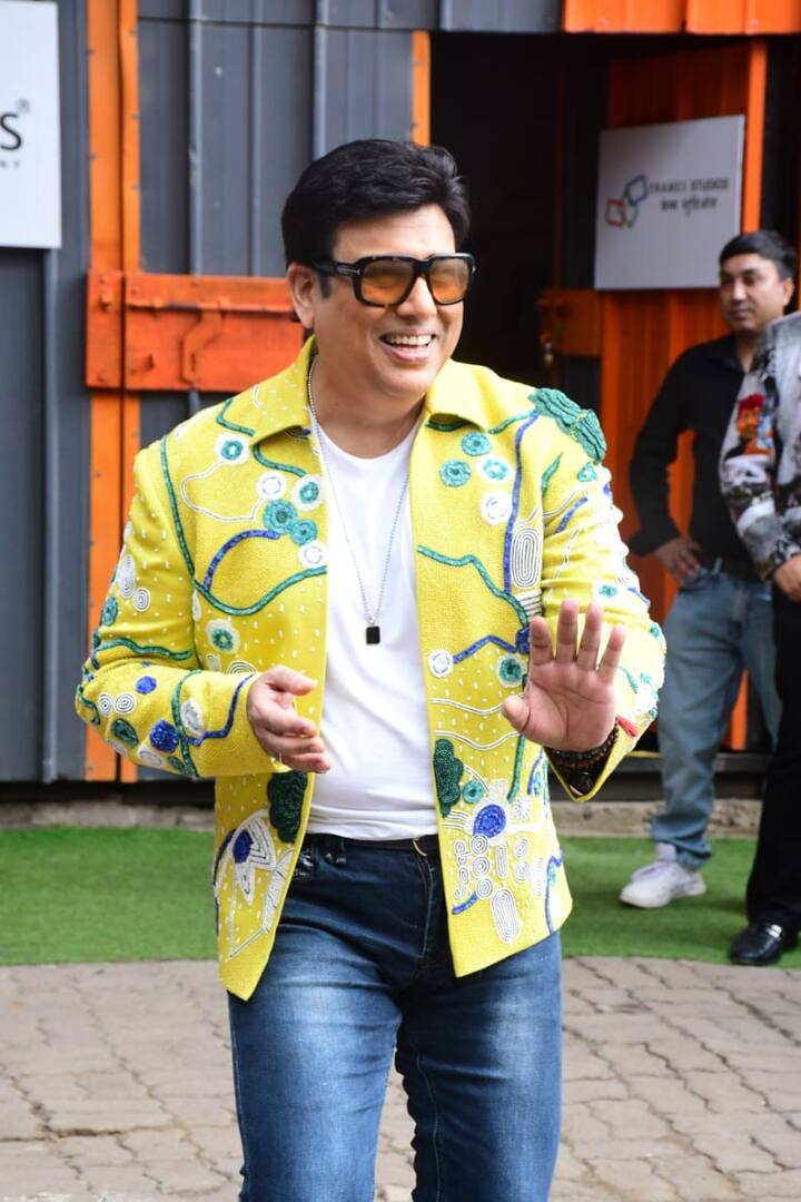 61 की उम्र में भी गोविंदा की ऐसी एनर्जी और फिटनेस देख सभी चौंक जाते हैं. अभिनेता कई यंगस्टर्स को अपने इस अंदाज से मात दे सकते हैं.