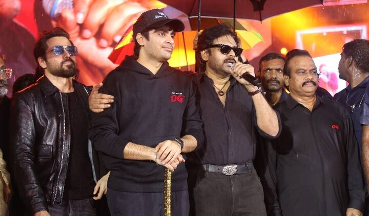 దర్శకుడు సుజీత్ తో పవన్ కళ్యాణ్. సుజీత్ టీం అంతా యంగ్ అని, తాను డైరెక్ట్ చేసే టైంలో ఇటువంటి టీం దొరికితే రాజకీయాల్లోకి వెళ్ళేవాడిని కాదేమో అని పవన్ పేర్కొన్నారు.