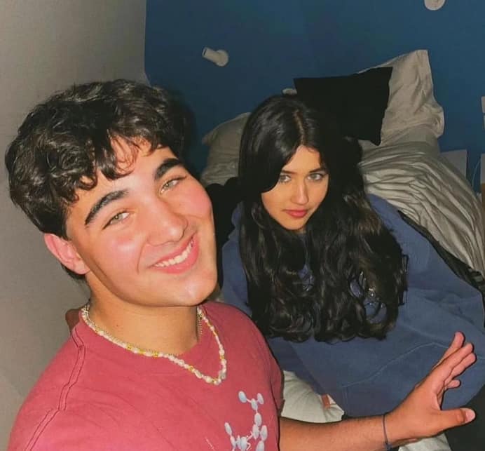 Please tell that his name is Naomika Saran. Naomi has a special relationship with the Khanna family. He is a cousin sister of Aarav.