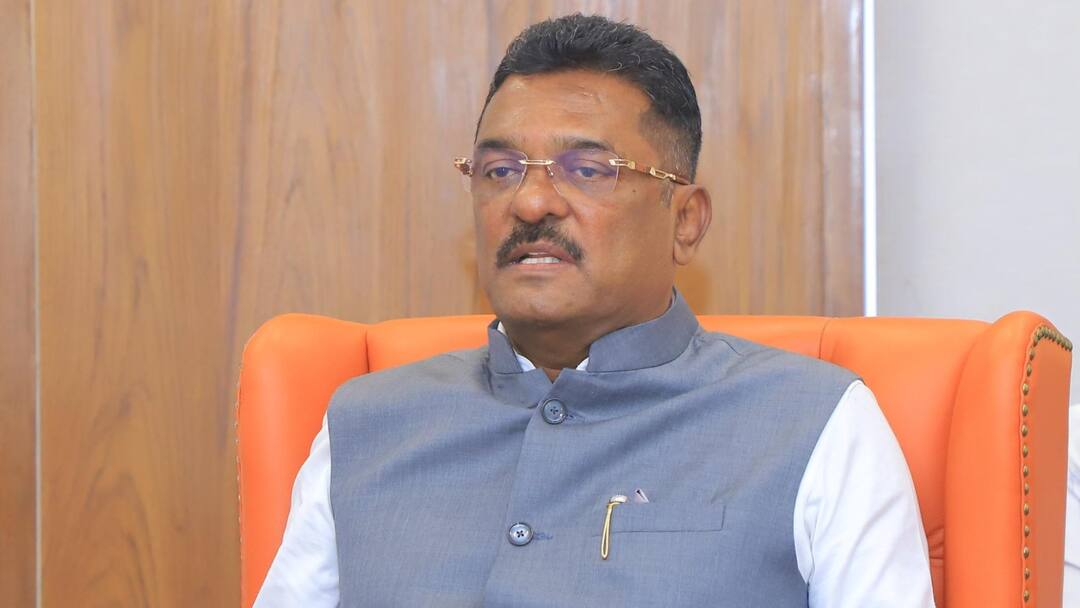 Maharashtra: मंत्री प्रताप सरनाईक ने उद्धव ठाकरे और संजय राउत पर साधा निशाना, कहा- 'बेटे को मंत्री...' pratap sarnaik comments on uddhav thackeray sanjay raut praises eknath shinde respect senior leaders Maharashtra: मंत्री प्रताप सरनाईक ने उद्धव ठाकरे और संजय राउत पर साधा निशाना, कहा- 'बेटे को मंत्री...'