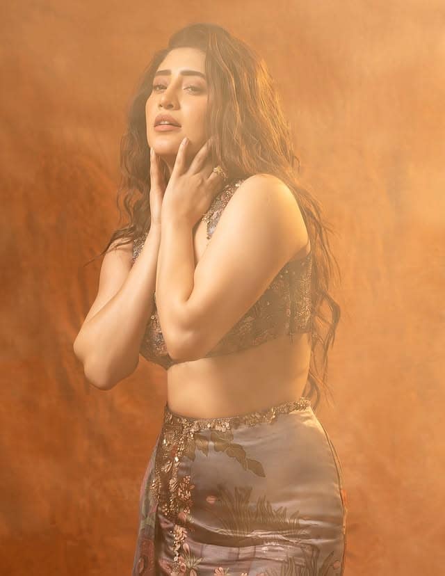 शिवांगी जोशी ने इंस्टाग्राम पर हाल ही में अपने लेटेस्ट फोटोशूट की फोटोज शेयर की हैं. इन ढेरों फोटोज में उनकी अलग-अलग अदाएं फैंस का दिल जीत रही हैं.