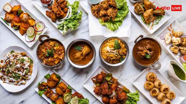 अगर आप तीखापन, दमदार टेस्ट और भरपूर मात्रा में खाना चाहते हैं तो अशोका रोड, इंडिया गेट के पास स्थित आंध्र भवन की थाली दिल्ली वालों के बीच काफी पॉपुलर है. यहां 1:30 बजे तक पहुंचना जरूरी है क्योंकि इसके बाद खाना खत्म हो जाता है. साथ ही यहां थाली अनलिमिटेड होती है यानी सब्जी और पूरी आप दोबारा मांग सकते हैं.