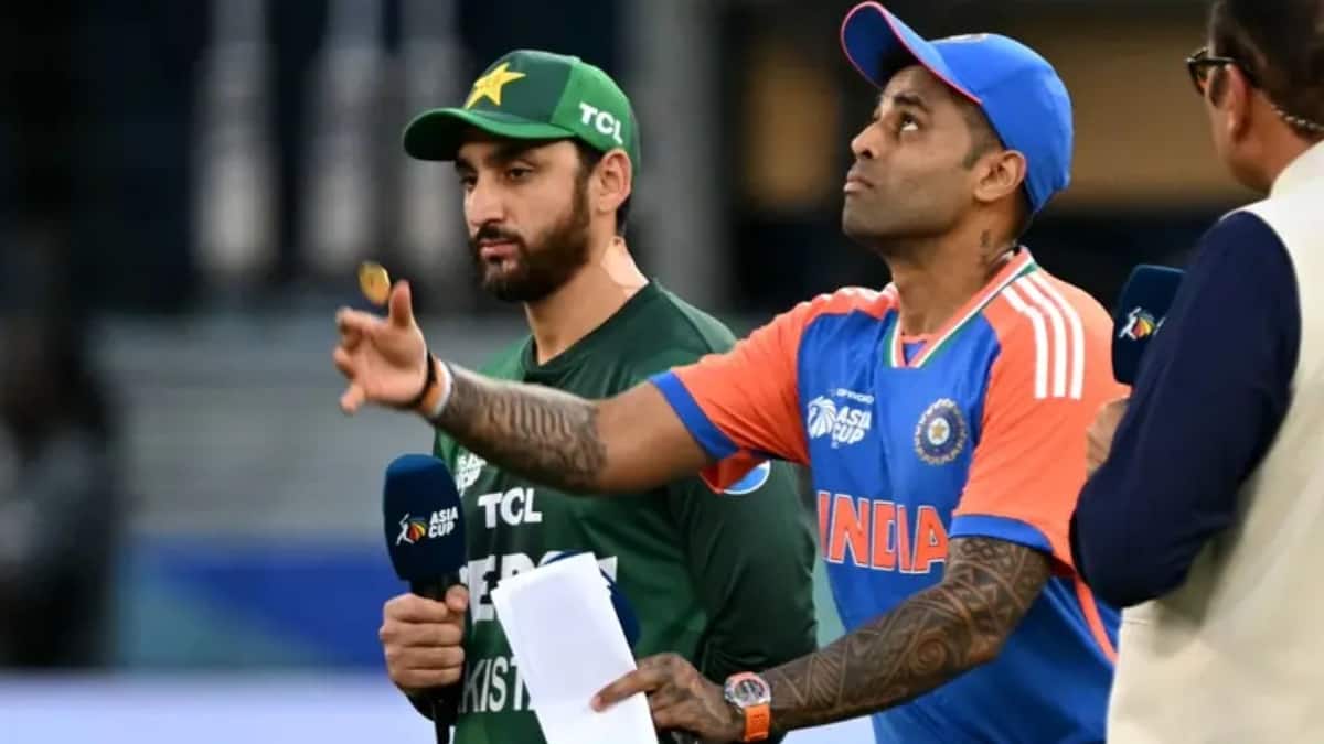 Asia Cup IND Vs PAK: ஆசியக் கோப்பை டி20 சூப்பர் 4 சுற்று போட்டி; பாகிஸ்தானுக்கு எதிரான ஆட்டத்தில் இந்தியா பந்துவீச்சு