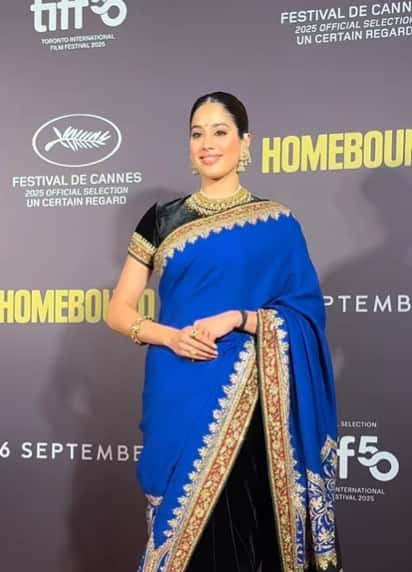 The actress has completed this look like her mother by making glossy makeup, hair connected in hair. The actress has also carried heavy jewelery.