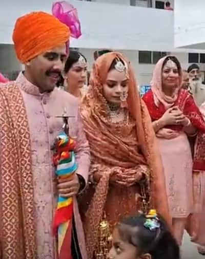 PWD ਮੰਤਰੀ ਵਿਕਰਮਾਦਿੱਤਿਆ ਸਿੰਘ ਅਤੇ ਡਾ. ਅਮਰੀਨ ਕੌਰ ਬੱਝੇ ਵਿਆਹ ਦੇ ਬੰਧਨ, ਚੰਡੀਗੜ੍ਹ ਦੇ ਗੁਰਦੁਆਰਾ ਸਾਹਿਬ 'ਚ ਲਈਆਂ ਲਾਵਾਂ