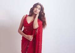 Navratri Day 2:  रेड कलर में सजधज करनी है मां की पूजा, तो इन बॉलीवुड हसीनाओं से लें इंस्पिरेशन