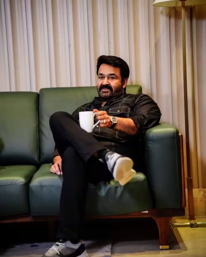 मोहनलाल यांच्या वैयक्तिक आयुष्याबाबत बोलायचं झालं तर, मोहनलाल यांच्या पत्नीचं नाव सुचित्रा. हे जोडपं दोन मुलांचे पालक आहेत, एक मुलगा आणि एक मुलगी.