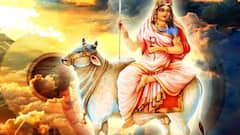 Durga Puja 2025 : āĻŽāĻšāĻžāϞā§āĻž āĻĒāϰāĻĻāĻŋāύāĻ āĻāĻāĻā§āĻļāϰ⧠āϰāĻžāĻāϝā§āĻ, āĻāĻžāĻā§āϝā§āϰ āĻāĻžāĻāĻž āĻā§āϰāĻž āĻļā§āϰā§, ā§Š āϰāĻžāĻļāĻŋāĻā§ āĻāĻāĻžāĻĄāĻŧ āĻāϰāĻž āĻāĻļā§āϰā§āĻŦāĻžāĻĻ