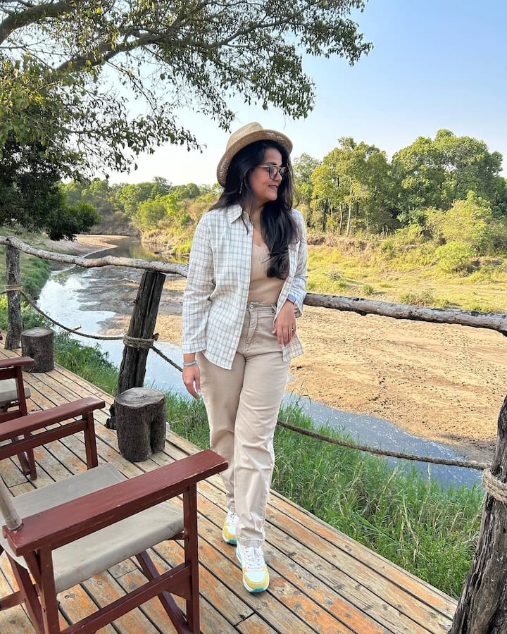 Sana Kapoor is very active on social media and shares more than one picture.
