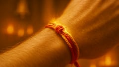 Kalava: महिलाओं के लिए कलावा बांधने के जरूरी नियम! कलाई पर कितनी बार लिपेटना चाहिए कलावा?