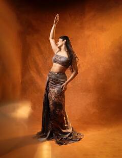 शिवांगी जोशी ने क्रॉप टॉप के साथ लॉन्ग स्कर्ट में दिखाई कातिल अदाएं, एक्ट्रेस की तस्वीरें पर हार बैठेंगे दिल