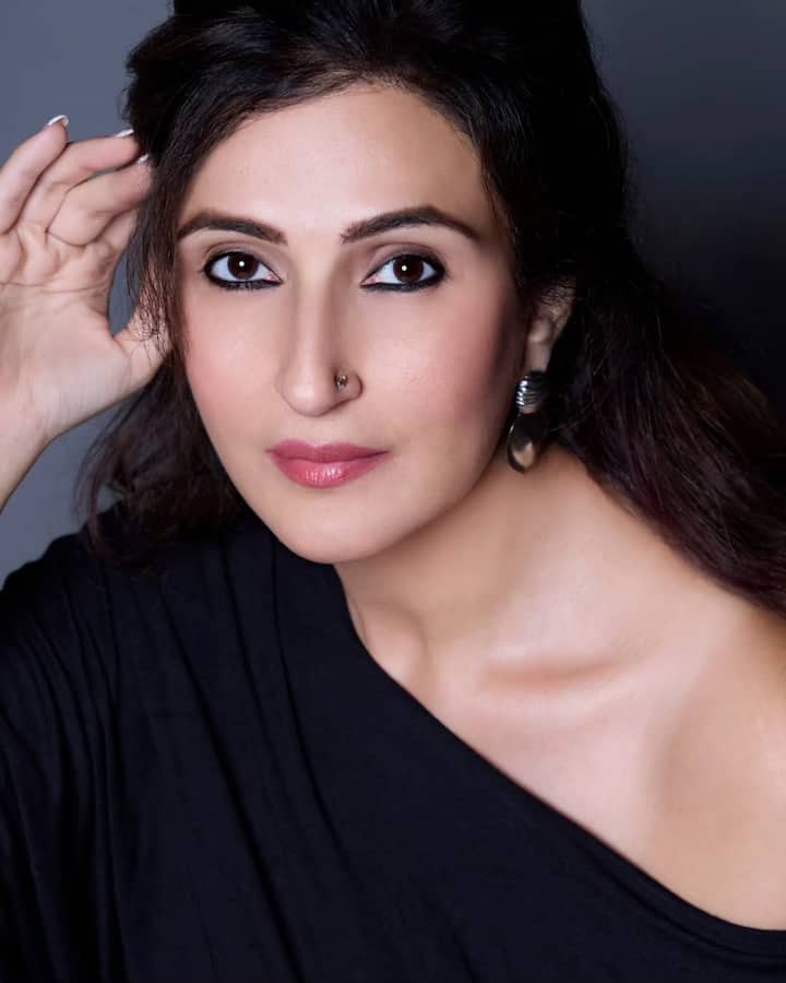 Juhi, who was a flop in acting career, also made a lot of headlines for her personal life. The actress married screen writer Bijay Nambiar in 2007.