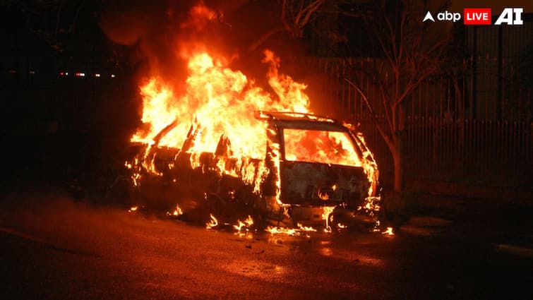 <div>OBC Activist's Car Set On Fire In Maharashtra's Jalna Amid Quota Row</div>